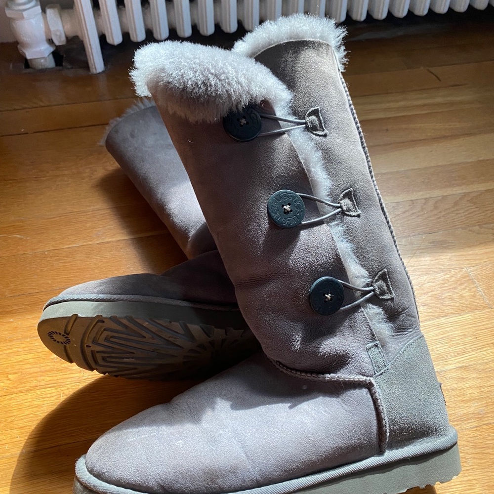 Tall grey Uggs w/three button detail on sides